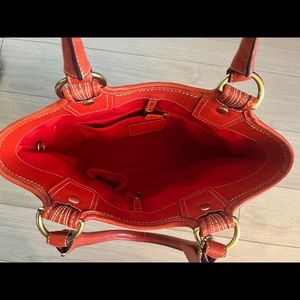 This a coach Beach bag